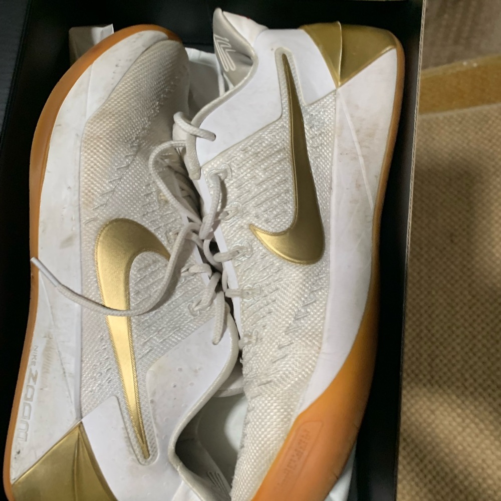 Kobe 9.5 zoom AD  mens shoes good condition